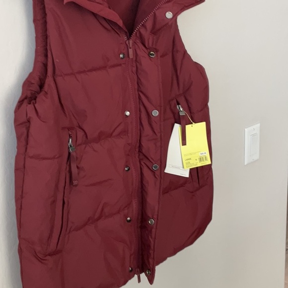 All In Motion Vest - Picture 3 of 13